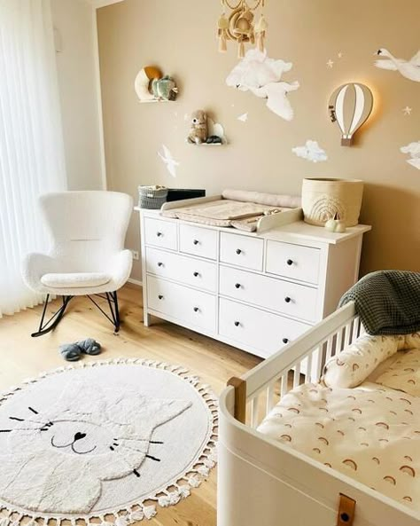 Unisex Baby Room, Small Home Gym Ideas, Small Baby Room, Small Home Gym, Baby Deco, Cozy Baby Room, Baby Room Organization, Girly Apartment Decor, Beachy Room