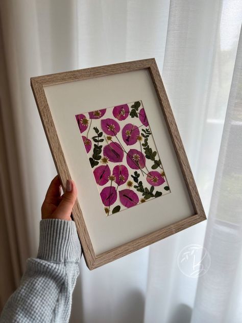 Dry Flowers Pressed, Dried Flowers Pressed Frame, Pressed Eucalyptus Frame, Pressed Tulips Framed, Art From Dried Flowers, Dried Flowers Pressed, How To Display Pressed Flowers, How To Make Pressed Flowers, Handmade Frames Ideas