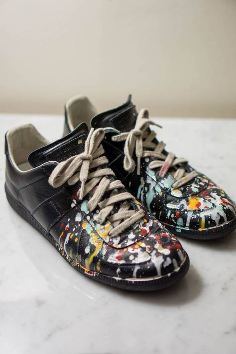 Maison Margiela Replica Black w/ Paint Splatter Black Paint Splatter, Maison Margiela Replica, Hip Hop 90s, Margiela Replica, Vogue Archive, Hype Shoes, Shoe Inspo, Painted Clothes, Aesthetic Shoes