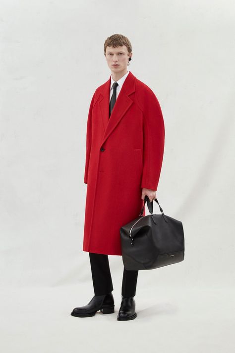 Fall 2023 Menswear, Sarah Burton, Cocoon Coat, Red Suit, Alexander Mcqueen Men, Evening Jackets, Red Coat, Menswear Fashion, Men Fashion Casual Outfits