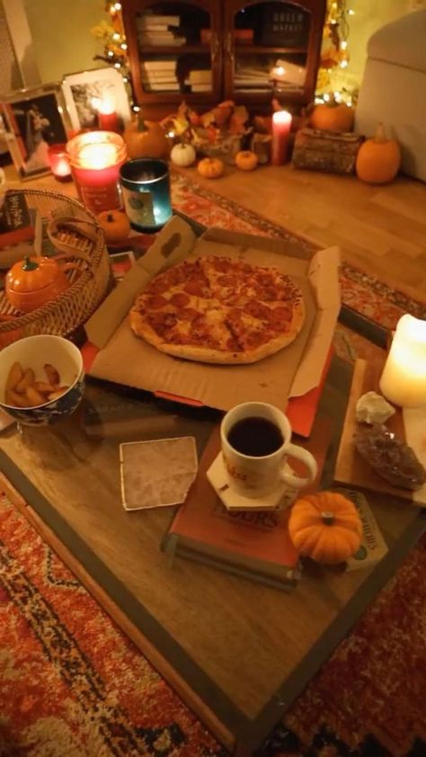 Halloween Cozy Night, Autumn Sleepover Aesthetic, Fall Sleepover Aesthetic, Autumn Aesthetic Cozy Home, Fall Date Aesthetic, Warm And Cozy Aesthetic, Fall Sleepover, Fall Aesthetic Pictures, Halloween Sleepover