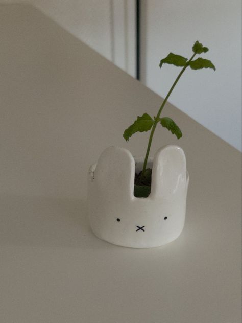 Clay Pot Aesthetic, Miffy Air Dry Clay, Miffy Clay Art, Pottery Painting Ideas Plant Pot, Miffy Room Decor, Miffy Pottery, Miffy Decoration, Cute Air Dry Clay Ideas Aesthetic, Aesthetic Air Dry Clay