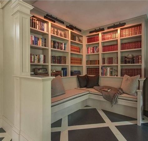 Coin Banquette, Home Library Design, Vintage Living Room, Home Libraries, Reading Nooks, Built In Bookcase, Book Shelves, Library Ideas, Book Nook