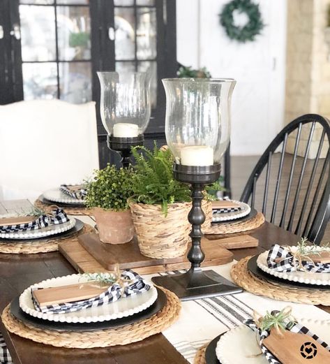 Do you like doing tablescapes? Some people love it and are so good at it! (Like Deborah @hipandhumblestyle, obviously 🖤) For some reason,… Oval Dining Table Decor, Blue Table Settings, Farmhouse Dining Room Table, Oval Dining Table, Tablescape Inspiration, Dining Room Table Decor, 1 Year Anniversary, Summer Tables, Farmhouse Dining Room