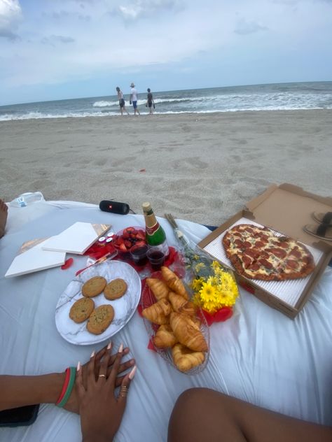 Couples picnic on the beach that is romantic Beach Date Picnic, Romantic Beach Picnic Couple, Couple Beach Picnic, Beach Picnic Date, Couples Picnic, Romantic Beach Picnic, Picnic Dates, Picnic On The Beach, Cooking Aesthetic