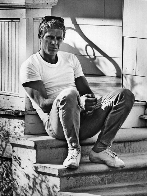 Steve McQueen and Khakis: A Photo Gallery | The Art of Manliness Lee Chong Wei, Steve Mcqueen Style, Steven Mcqueen, Steve Mc, Eddie Vedder, Actrices Hollywood, James Dean, Steve Mcqueen, Frank Sinatra