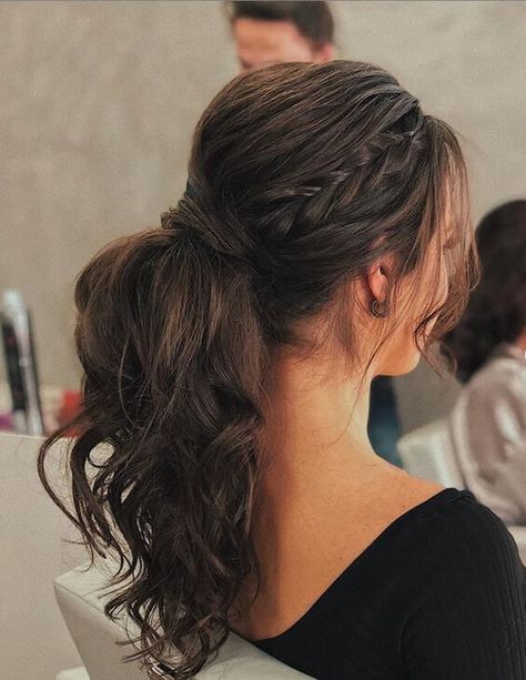 High ponytail hairstyles are popular because it's so versatile and straightforward to try to to. Worn slick and good, it's an excellent addition to a gown at Prom Ponytail Hairstyles, Messy Ponytail Hairstyles, Styles Ponytail, Stylish Ponytail, Pony Hairstyles, High Ponytail Hairstyles, Vlasové Trendy, 짧은 머리, Peinados Faciles