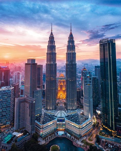 Menara Klcc, Twin Towers Malaysia, Petronas Twin Towers, Malaysia Truly Asia, 2024 Travel, Kuala Lumpur City, Petronas Towers, Anak Haiwan, World Of Wanderlust