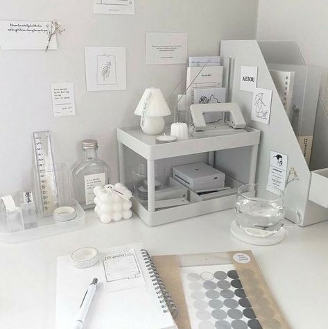 Muji Desk Aesthetic, Muji Desk Organization, Muji Desk, Desk Organizing Ideas, Organizing My Desk, Productive Studying, Organizing Motivation, White Study Desk, White Desk Setup