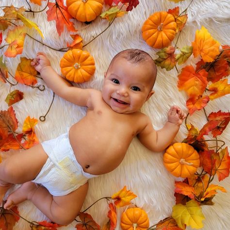 Newborn First Halloween Photo Shoot, 4 Month Old Baby Photoshoot Fall, Baby With Pumpkin Pictures, 3 Month Fall Pictures, Baby's First Pumpkin, One Month Pumpkin Pictures, Baby Pumkin Shoot, Baby First Fall Pictures, Newborn Halloween Picture Ideas