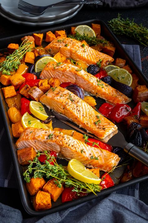 Savoury Meals, Bake Dinner, Maple Salmon, Salmon And Sweet Potato, Quick Weeknight Dinners, Easy Weeknight Dinners, Seafood Dishes, Salmon Recipes, Fennel