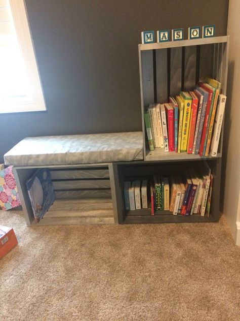 Book crate with bench Diy Crate Ideas, Crate Bench Diy, Crate Storage Bench, Wooden Bench Diy, Apartment Basement, Book Crate, Benches Diy, Crate Bench, Bookshelf Chair