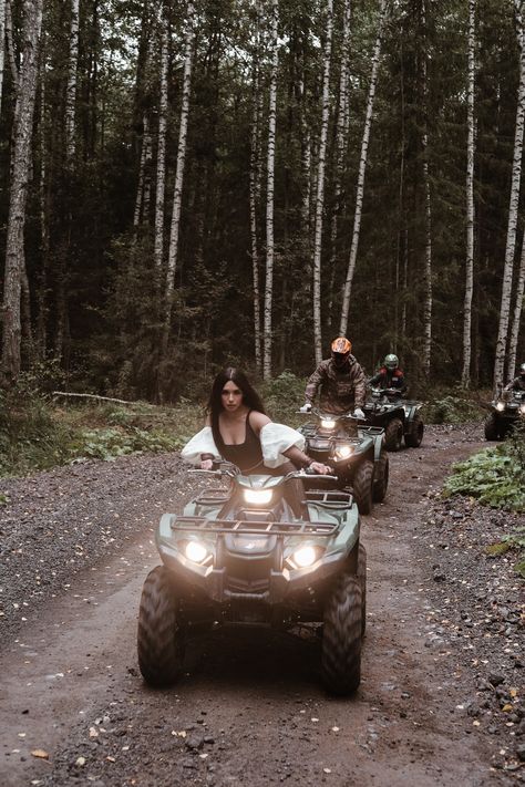 Four Wheeling Outfits For Women, 4 Wheeler Photoshoot, Atv Photoshoot Women, 4 Wheeler Outfit, Quad Bike Outfit Women, Atv Riding Aesthetic, Atv Photoshoot, Motorcycle Girl Aesthetic, Bike Outfits Women