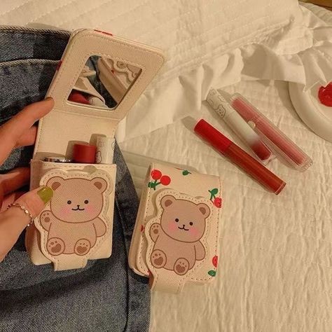 Lipstick Organizer Bag with Mirror Size：7cm×11cm×3cm Bear Lipstick, Travel Cosmetic Bag Organizers, Vasos Vintage, رسم كاريكاتير, Cartoon Makeup, Bag Mirror, Lipstick Organizer, Swipe Card, Cosmetic Bag Organization