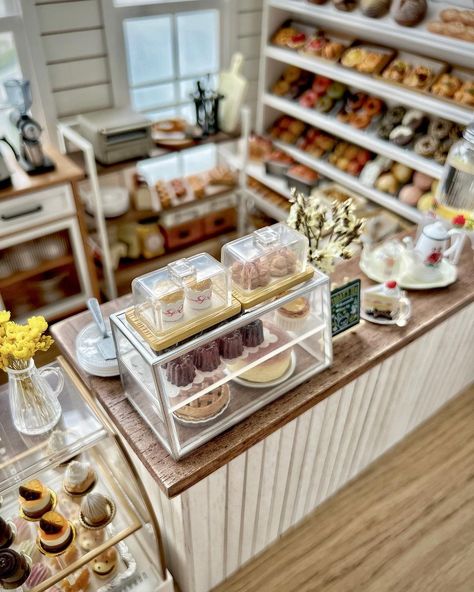 we’re still open despite typhoon signal no.8. 🧁✨🍰✨🧁✨🍰✨🧁✨🍰 welcome to my new bakery & pâtisserie café ❤️ which piece of cake would you… | Instagram Miniature Bakery Diy, Miniature Restaurant, Dollhouse Bakery, Miniature Cafe, Mini Cafe, Miniture Food, Dolls House Shop, Bread Shop, Miniature Bakery