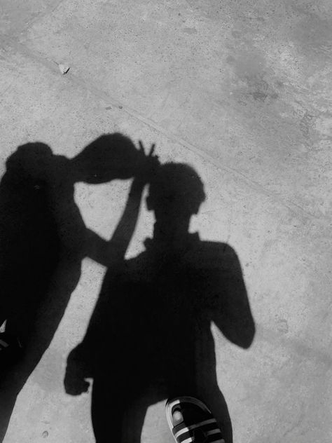 Two Friends Shadow Pic, Two Boy Best Friends Aesthetic, Shadow Friends Aesthetic, Friends Photography Boys, Man Shadow Aesthetic, Two Boys Aesthetic Friends, Shadow Aesthetic Boy, Aesthetic Pictures No Face, Friends Aesthetic Boys