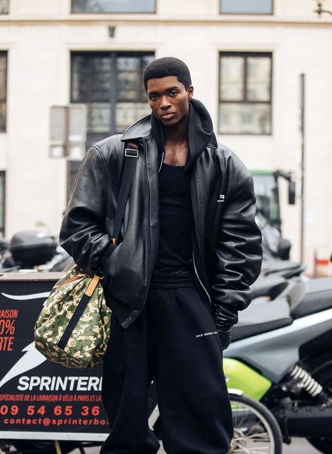 Paris Street Style Men, Street Style Leather Jacket, Alton Mason, Leather Jacket Street Style, 2023 Street Style, Winter Outfits Street Style, Mens Fashion Week Street Style, Men Fashion Week, Black Leather Jacket Men