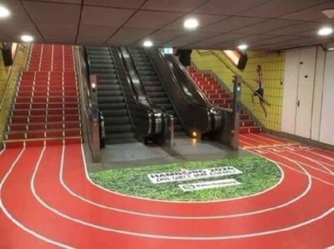 Guerrilla Advertising, Guerrilla Marketing, Subway Station, Publicidad Creativa, Experiential Marketing, Take The Stairs, Great Ads, Street Marketing, U Bahn