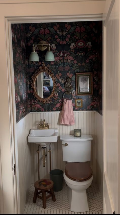 Smallest House, Vintage Upcycle, Bathroom Paint, Victorian Bathroom, Downstairs Toilet, Casa Country, Cottage Bathroom, Toilet Room, American House