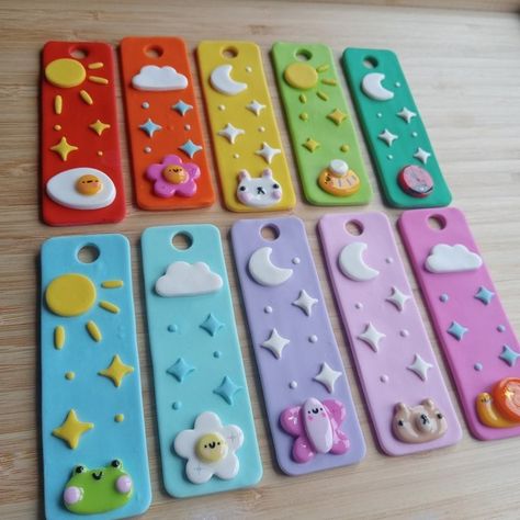 15 Creative Clay Wall Art Ideas Clay Book Marks, Simple Polymer Clay Ideas, Stuff To Make Out Of Clay, Clay Charm Ideas, Dry Clay Crafts, Air Dry Clay Crafts, Polymer Clay Bookmark, Clay Bookmark, Easy Clay Sculptures