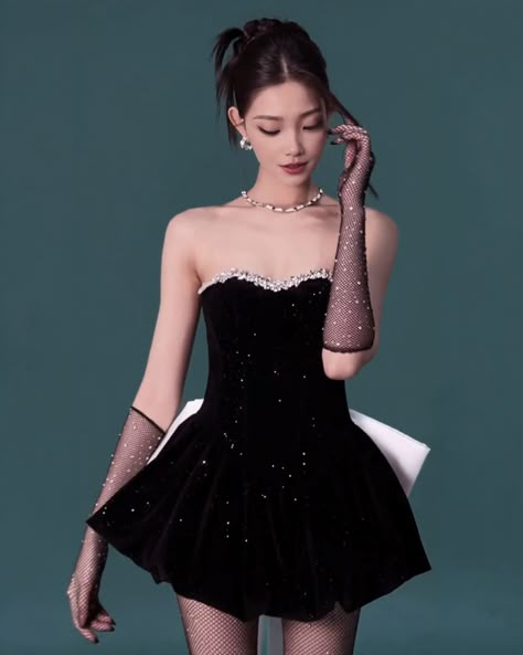 Black dress with a white bow – elegance and chic in one. How do you like it? 🌟🖤🤍✨ #Style #Fashion #Elegance All Black Stage Outfit, Black And White Dress Outfit Party, Elegant Cocktail Dress Party, Classy Mini Dress, Fancy Party Outfit, Aesthetic Korean Outfits, Classy Mini Dresses, Big Bow Dress, Concert Style