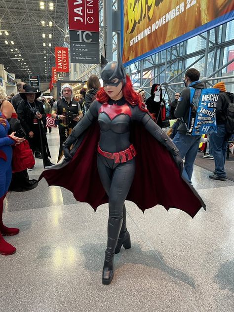 Batwoman Cosplay, Batgirl Art, Batgirl Cosplay, Catwoman Cosplay, Superhero Cosplay, Dc Cosplay, Halloween Inspo, Batwoman, Cute Cosplay