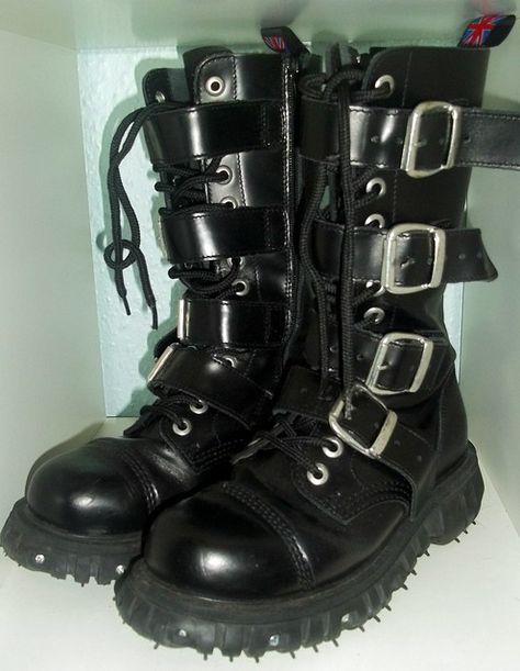 Goth Boots, Punk Boots, Punk Outfits, Like And Share, So In Love, Alternative Outfits, Cool Boots, Fashion Fits, Nice Shoes