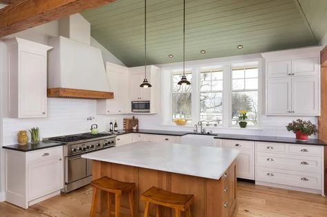 40 Stunning Kitchens with Vaulted Ceilings (Photo Gallery) – Home Awakening