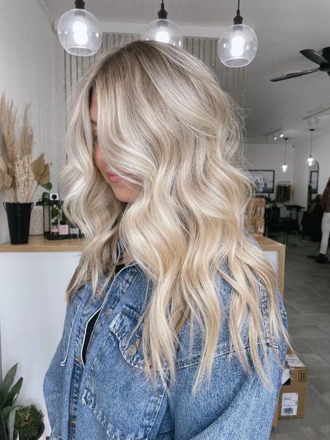 All Over Blonde Balayage, Lite Blonde Hair, August Blonde Hair, Butter Blonde With Shadow Roots, Fall Blonde Hair Inspiration, Full Head Blonde Highlights With Root Smudge, Blonde Hair Color Ideas Dimension, Dimension Blonde Hair, Light Blonde Dimensional Hair