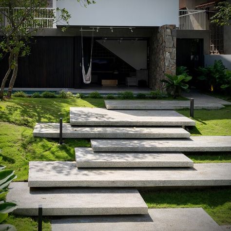 Garden Stairs Ideas, Stairs Designs, Plant Vines, Outside Stairs, Patio Stairs, Landscape Stairs, Staircase Outdoor, Front Stairs, Landscape Steps