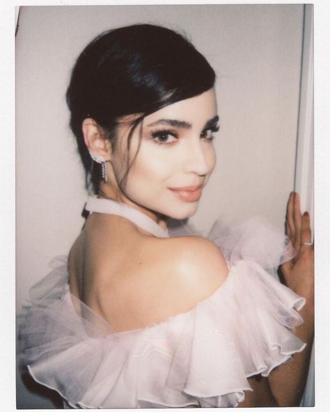 Donna Aesthetic, Descendants Shifting, Sophia Carson, Noah Cyrus, Purple Hearts, Light Film, Sofia Carson, Girl Celebrities, Instagram Photo Inspiration