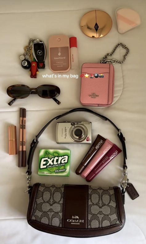 Organisation, Purse Contents Aesthetic, Whats In My Bag Uni Student, Inside My Bag School, Makeup Bags Aesthetic, Small Purse Aesthetic, Inside My Bag Aesthetic, What’s In My Purse, What's In My Bag Aesthetic