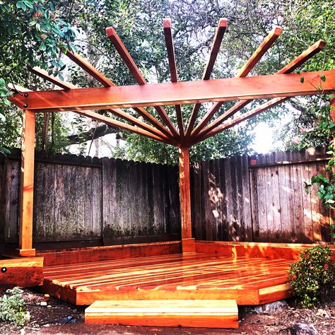 Corner Arbor, Deck Trellis, Corner Deck, Garden Trellis Designs, Designing A Garden, Garden From Scratch, Small Yard Landscaping, Backyard Shade, Diy Garden Fountains