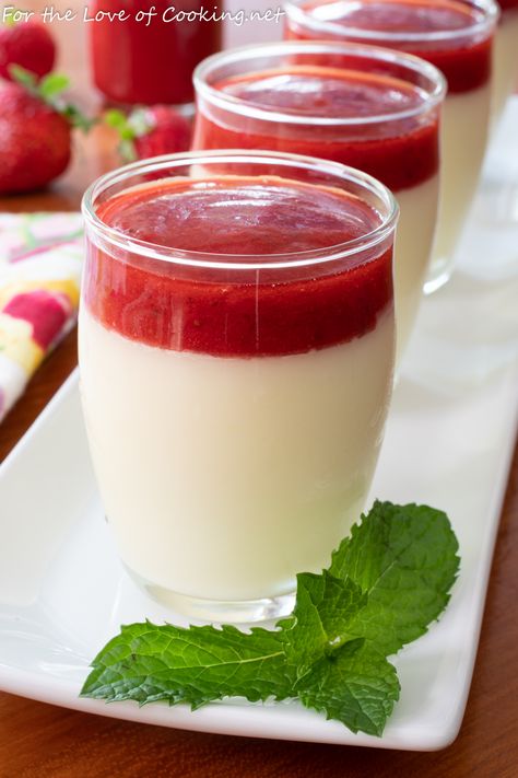 Lemon Posset with Strawberry Sauce Lemon Posset Recipe, Posset Recipe, Lemon Posset, Mousse Dolce, Homemade Strawberry Sauce, Tart Dessert, Cold Desserts, Strawberry Sauce, Strawberry Lemon