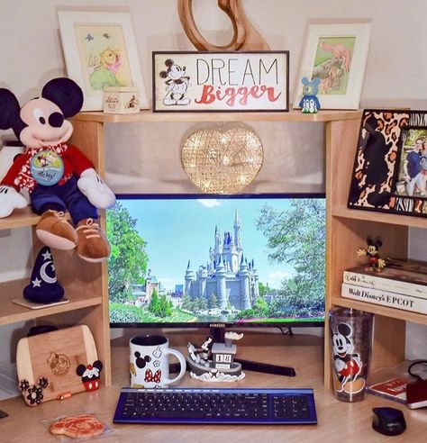 Disney Desk, Disney Dorm, Disney At Home, Casa Disney, Disney Room Decor, Disney Themed Outfits, Disneyland Photos, Disney Rooms, Disney Home Decor