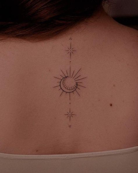 Sun Tattoo On Neck, Tattoo Sonne, Tattoo Feminina, Sun Tattoo, Neck Tattoo, Life Style, Tatting, Tattoo Ideas, Tattoo Designs