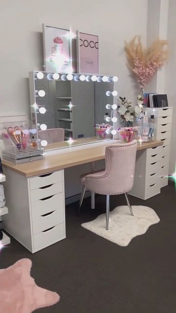 Room Inspo Hollywood Mirror, Vanity Chairs Ideas, Alex Desk Vanity, Dream Vanity Room, Make Up Table Organisation, Desk / Vanity, Makeup Vanity Set Up, A Vanity, Ikea Makeup Vanity Ideas