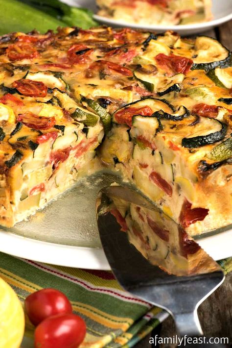 Quiche, Vegetable Torte, Summer Vegetable Garden, Vegetable Quiche Recipes, Blt Pasta, Vegetable Quiche, Vegetable Pie, Summer Zucchini, Meatless Meal