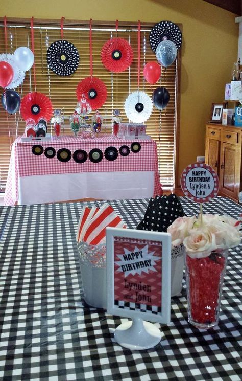 1950's themed Birthday Party | #partydecor #partydecorations #sweetsixteen #sweet16partyideas #partyideas #sweet16themes #partythemes #1950sparty #sodashop #sockhop #rockabilly 1950s Party Decorations, 1950s Party Ideas, 50s Party Decorations, Harvest Party Decorations, Rock And Roll Birthday Party, 50s Theme Parties, Sock Hop Party, Rock And Roll Birthday, 1950s Rock And Roll