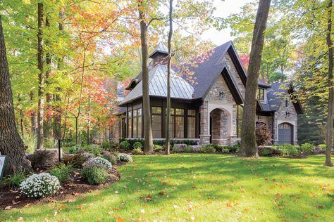 Transitional Home Design, Cottage House Exterior, Home Designs Exterior, Mountain Cabins, Small Cottage Homes, Traditional Exterior, Transitional House, Custom Home Designs, Ideas Pictures