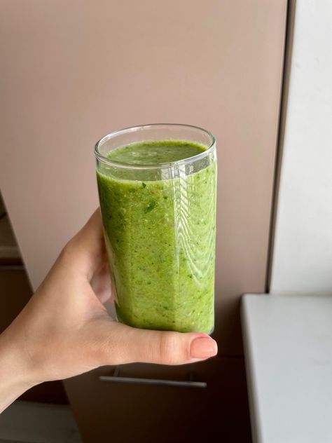 Spinach, Banana, Avocado, Flaxseed, Honey, Water #repost #recipe #smoothie #smoothierecipe #smoothierecipeshealthy #healthy #healthylifestyle Smoothie Green, Smoothie, Ethnic Recipes, Green