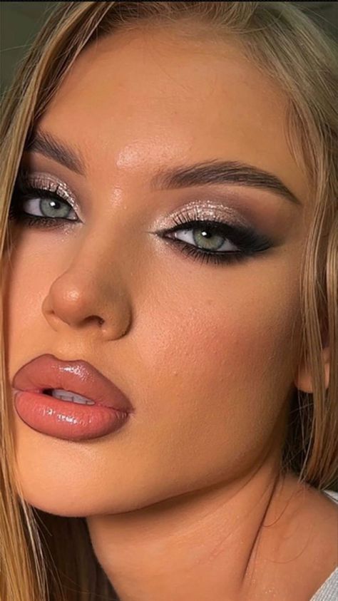 Birthday Makeup For Green Eyes, Evening Ball Makeup, Makeup For Black Dress Prom, Full Glam Bridal Makeup Green Eyes, Makeup Looks For New Years, Nye Make Up, Makeup Looks Eyeliner, Machiaj Smokey Eyes, Night Make Up