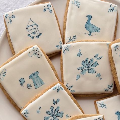 Old Money Baby Shower Theme, Toile Baby Shower Theme, Goose Baby Shower Ideas, Aesthetic Baby Shower Ideas, French Baby Shower Theme, Tea Party Baby Shower Ideas, Vintage Baby Shower Ideas, Baby Announcement Cookies, Baby Shower Aesthetic