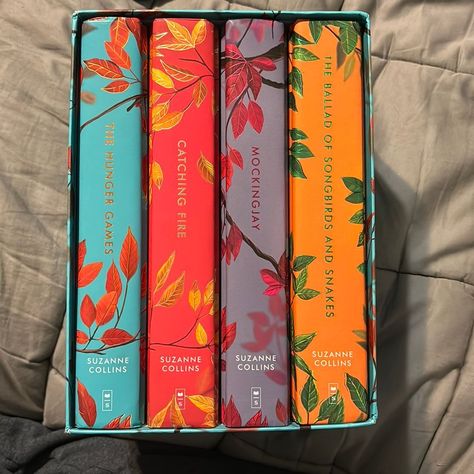 Books Like The Hunger Games, Book Special Edition, Hunger Games Book, Special Edition Books, Sell Used Books, The Hunger Games Books, The Hunger Games Book, Hunger Games Books, Suzanne Collins