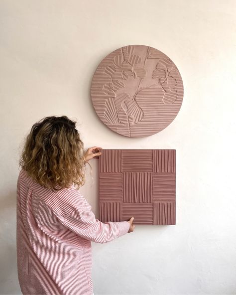 Monochrome mineral plaster art pieces in dusty pink palette - a dynamic presence of vitality 💗 Visit our website for more selections. #plaster #artwork #textureart #texture #art #nature #serenity #inspiration #hongkongart #hongkongartist #elsajeandedieu #elsajeandedieustudio #copperleaf #exhibition #artexhibition #frenchartist Dusty Pink Palette, Plaster Artwork, Nature Serenity, Texture Techniques, Monochrome Texture, Texture Artwork, Hong Kong Art, Minimalist Apartment Style, Pink Palette