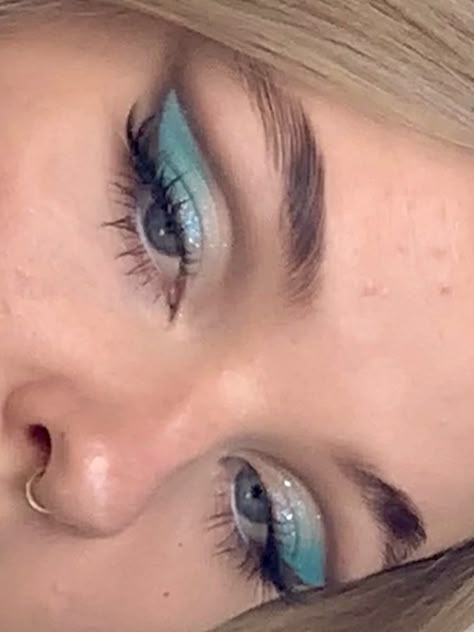 Aqua Blue Makeup Look, Turquoise Makeup Looks, Aqua Makeup Look, Makeup Turquoise, Turquoise Eye Makeup, Teal Eye Makeup, Turquoise Makeup, Turquoise Eyeshadow, Teal Makeup