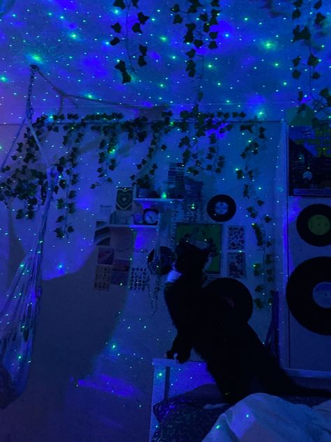 Corinne Core Aesthetic, Planet Room Aesthetic, Spacecore Room Aesthetic, Space Room Asthetics, Spacecore Room, Planetarium Aesthetic Room, Bedroom Ideas Space, Aesthetic Outer Space Room Decor, Space Room Aesthetic