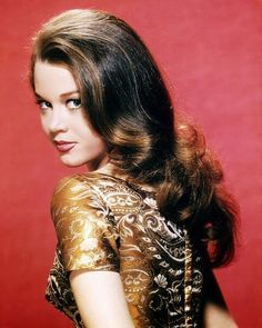 Jane Fonda 60s, Electric Horseman, Jane Fonda Barbarella, Olivia De Havilland, Actrices Hollywood, Catherine Deneuve, Jane Fonda, Look Vintage, Vintage Hollywood