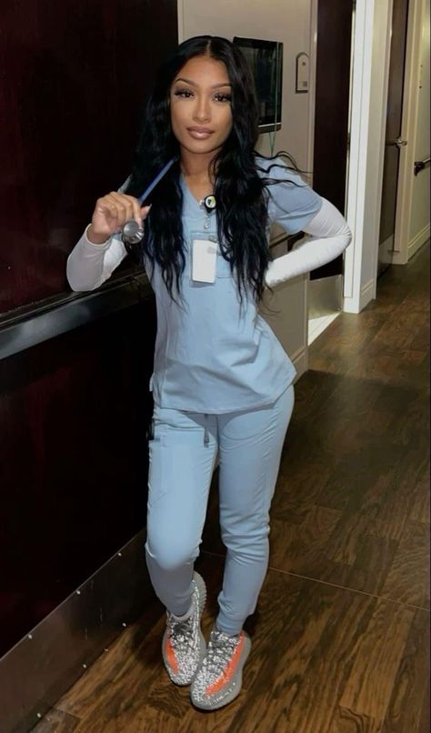 Black Nurse Lifestyle, Fitted Scrubs For Women, Outfits For Nursing School, Pregnant Nurse Aesthetic, Baddie In Scrubs, Travel Nurse Aesthetic Black Women, Cute Doctor Outfits, Rich Nurse Gang, Patient Care Technician Aesthetic