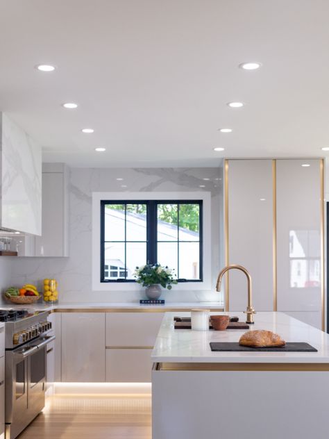 Gold Fittings Kitchen, Gloss White Kitchen Ideas, White And Golden Kitchen Modern, White Kitchen Golden Handles, Milano Ultra Kitchen Wren, White Sink Gold Tap Kitchen, White Glossy Kitchen, White Gloss Cabinets, Statement Kitchen